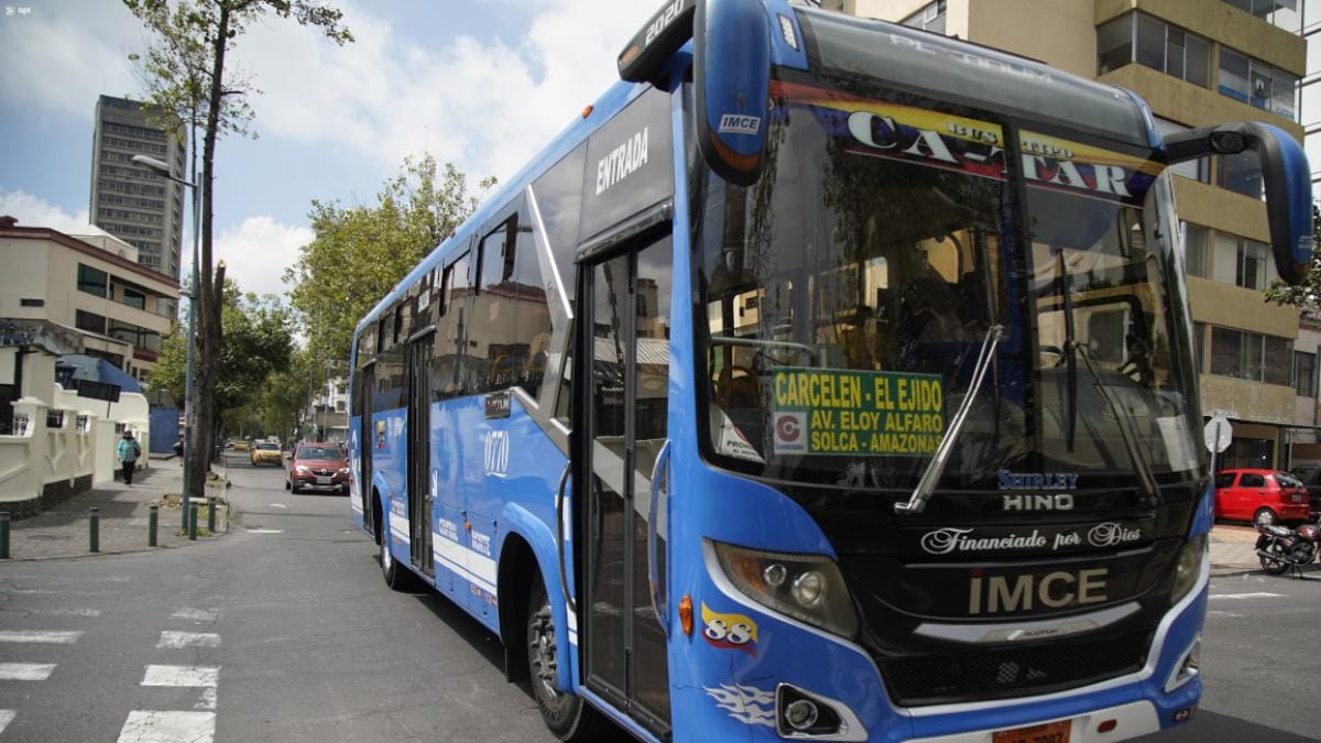 Quito condiciona el pasaje y la tarifa del transporte; el incumplimiento de los buses abre una disputa sobre qué ocurrirá en 2027
