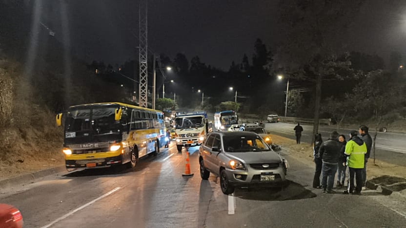 La avenida Simón Bolívar se congestionó por siniestros