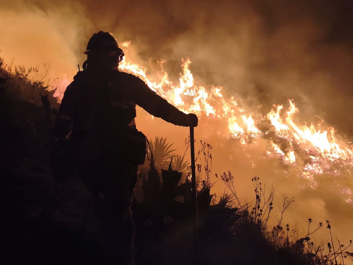 Cierre vial por el incendio en el cerro Casitagua