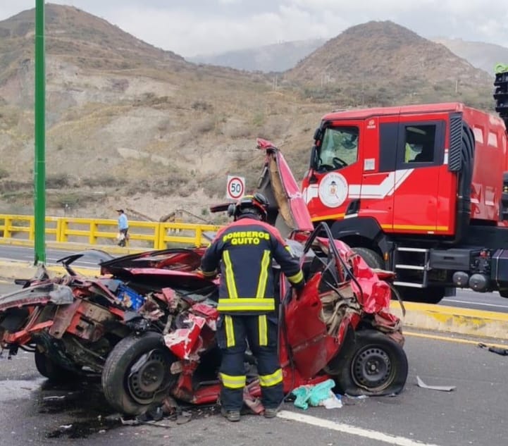 Siete heridos en aparatoso accidente en Guayllabamba