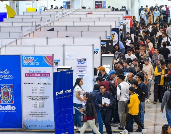 Feria reúne a miles de ciudadanos que buscan trabajo en Quito