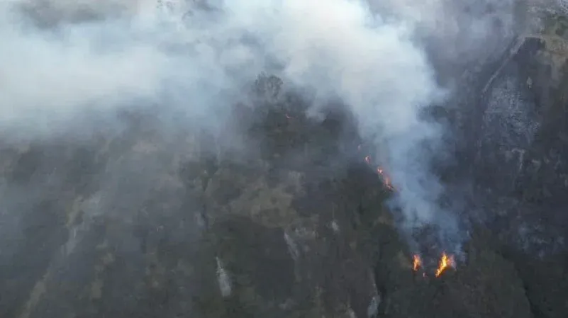 Incendio forestal en La Bota activa operativo de emergencia en el norte de Quito
