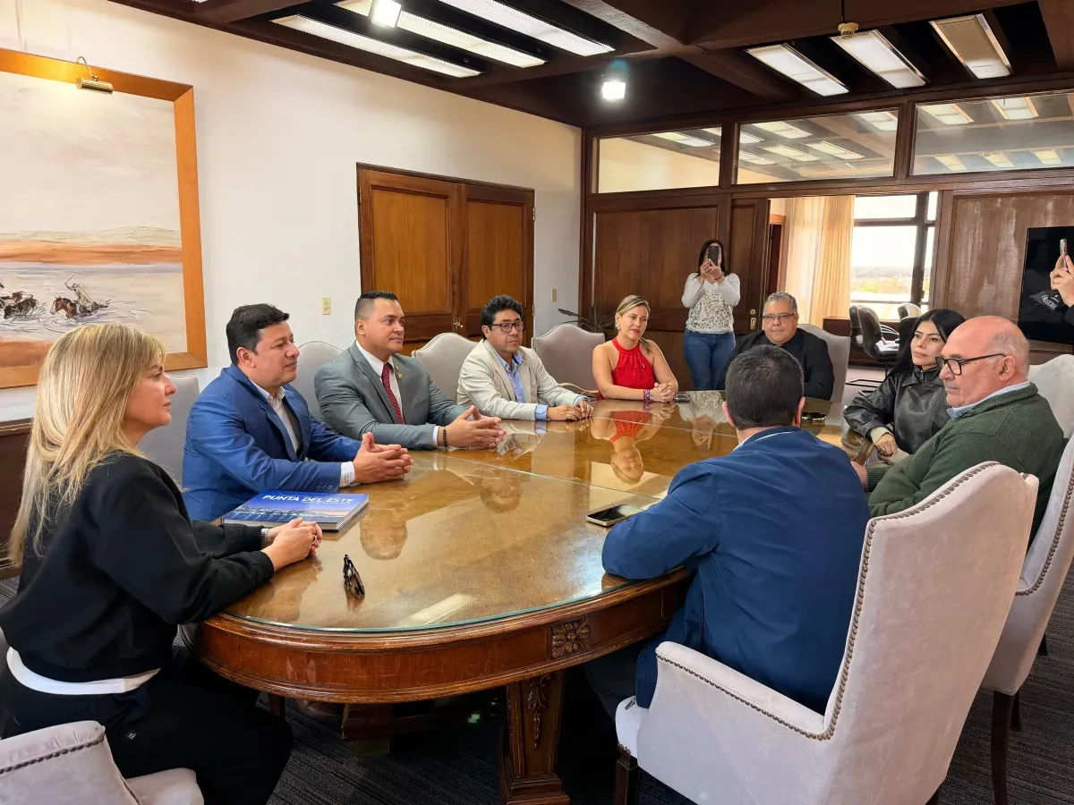 Grunauer llevó a Uruguay la recuperación integral del Centro Histórico de Quito